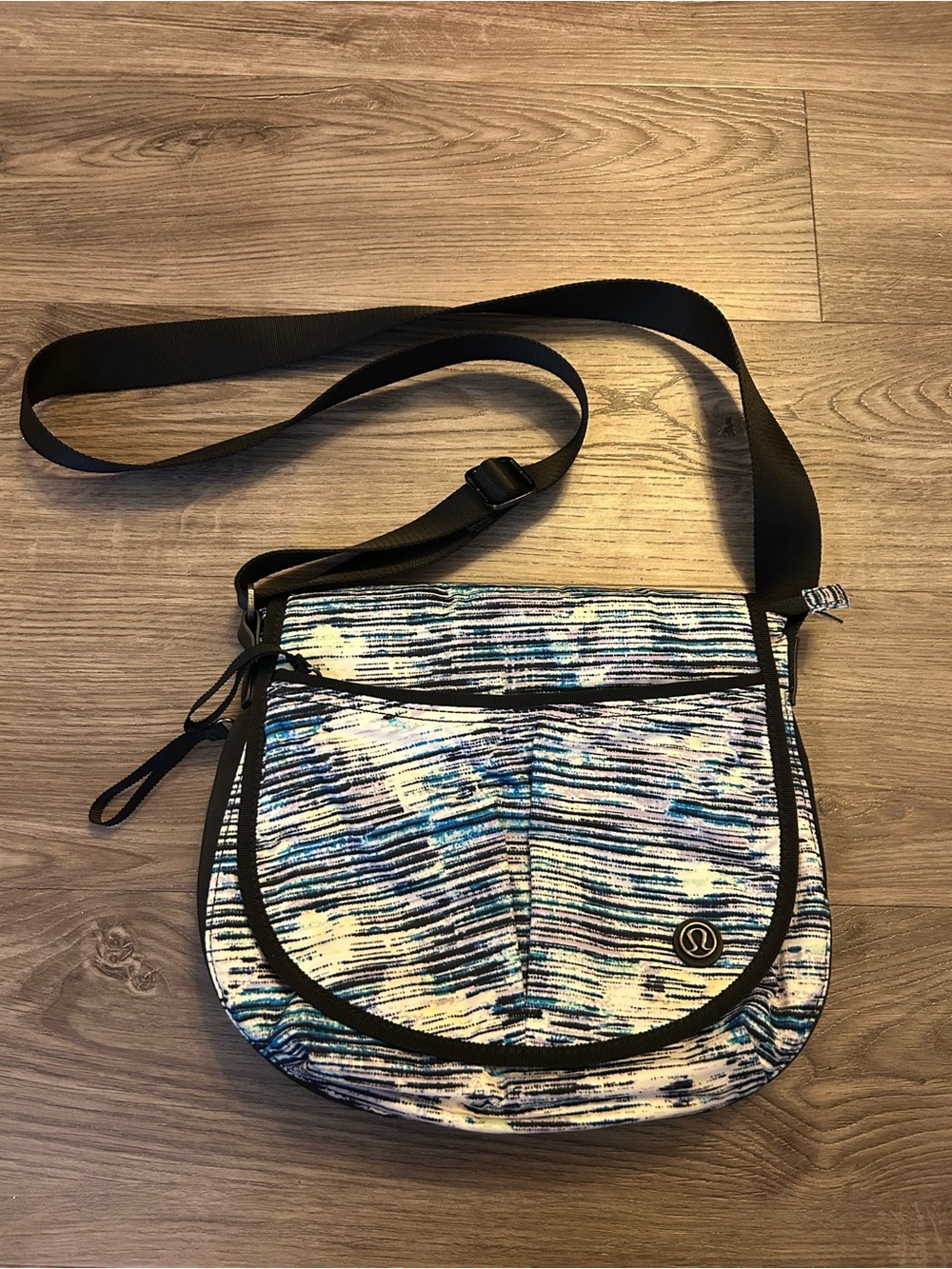 Lululemon Rare Essentials Shoulder Bag-Blurry Belle Multi-Like New
